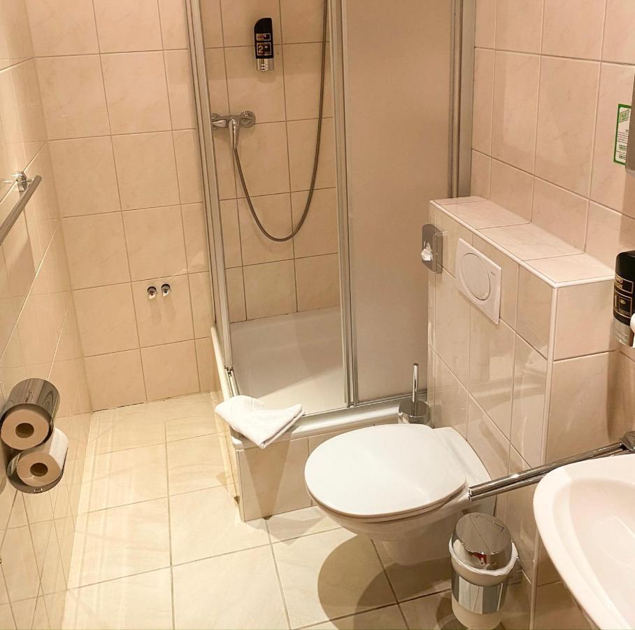 Hotel Friedenseiche Нойкірхен-Флуйн Екстер'єр фото